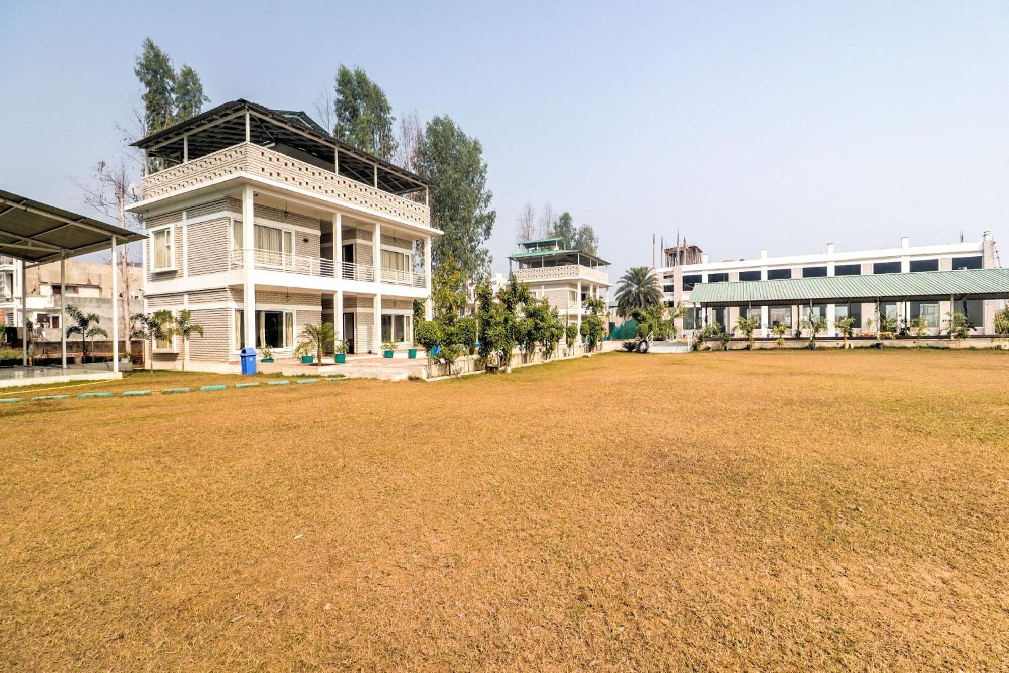 Townhouse Amaraa Farms Near Lulu Hypermarket Λάκναου Εξωτερικό φωτογραφία